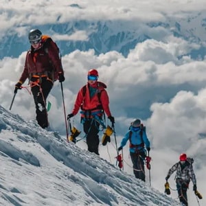teamwork and safety for climbing elbrus